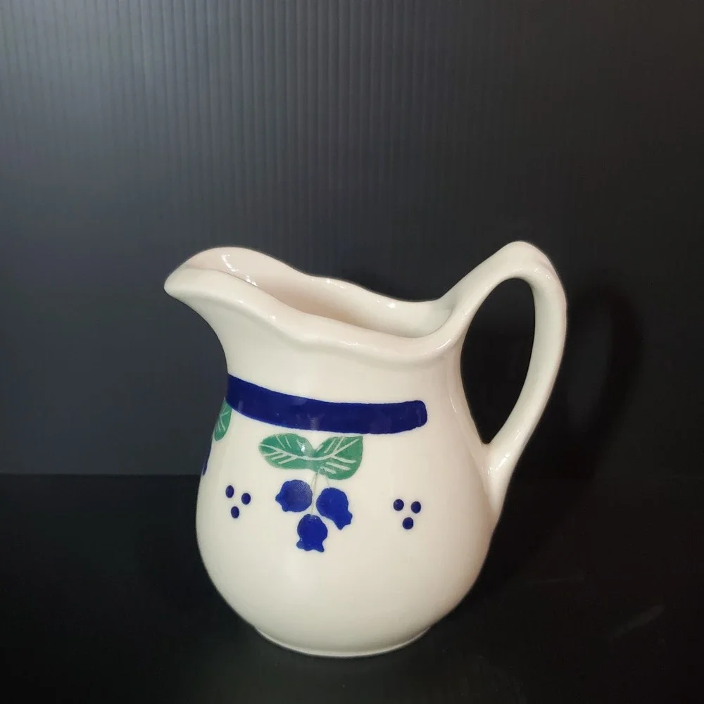 Vintage Hartstone Pottery USA  1980's BLUEBERRY PATTERN‎ CREAMER MINT Condition
